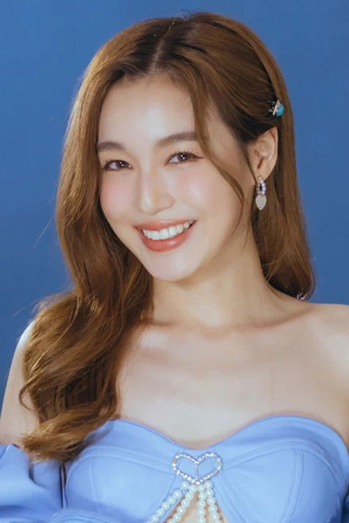 Pattranite Limpatiyakorn as Prae