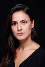 Pelin Bölükbaş as Çınar