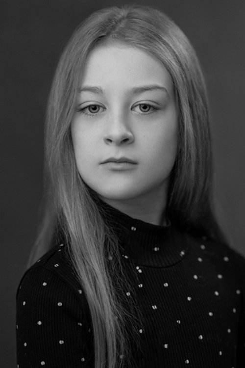 Francesca Europa as Princess Caitriona Rose