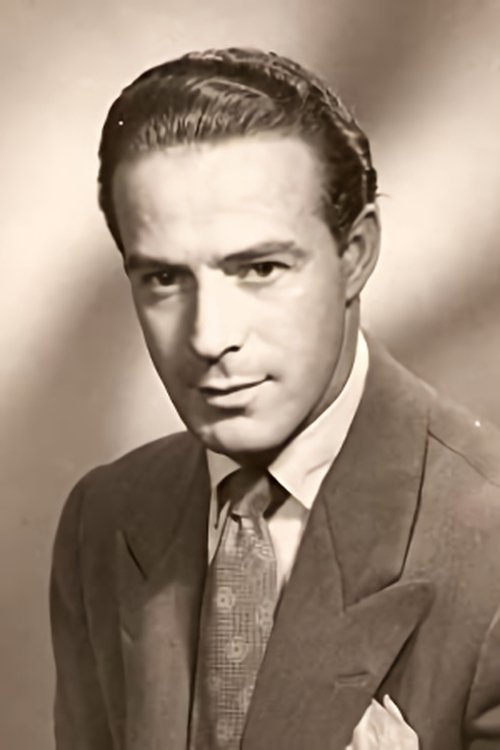 Conrado San Martín as Alfred Pereira, Agent 069