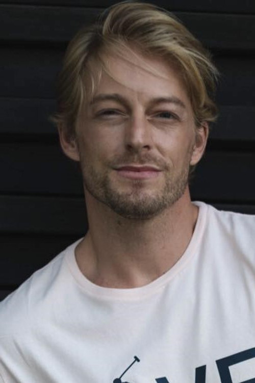 Fabio Grangeon as Leon