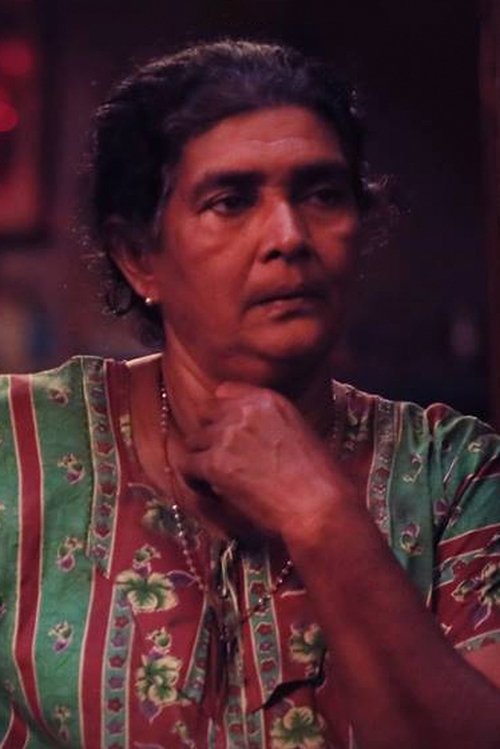 Pauly Valsan as Vincent's aunt