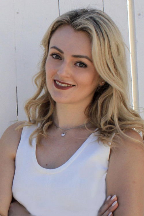 Anna Kolenko as Tracey