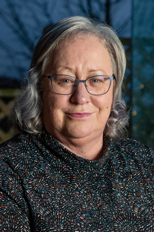 Jackie Weaver as Buzzlina Von Beena (voice)