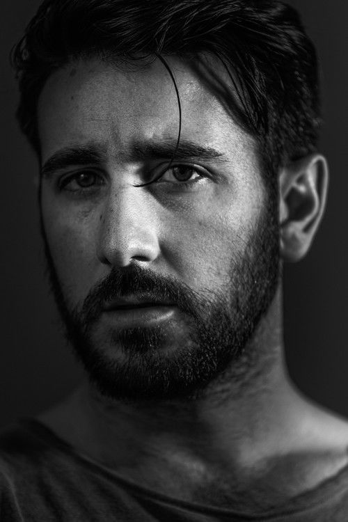 Gharrett Patrick Paon as Ian