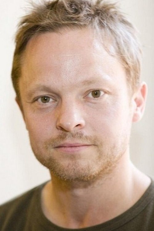 Juha Varis as Hannu, Esan veli