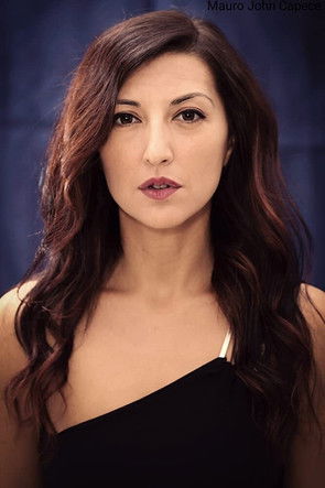 Corinna Coroneo as Evelyn