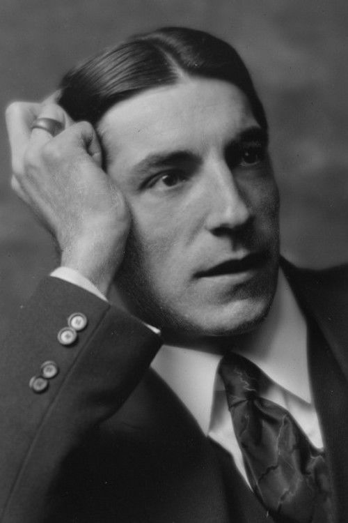 Henri Valbel as Favier