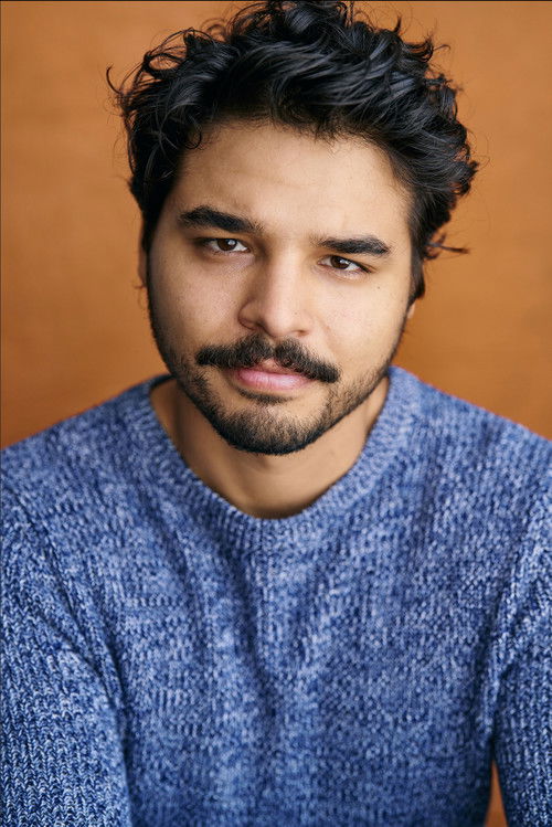 Momo Bedier as Derek