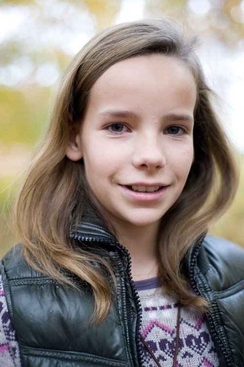 Stella Kunkat as Sabine Kuegler - child