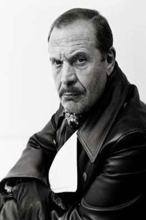 Rudolf Waldemar Brem as Policeman