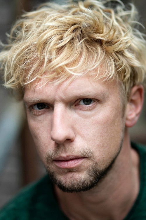 Joris Smit as Rogier