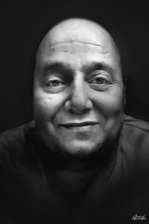 Youcef Benadouda as Le passeur