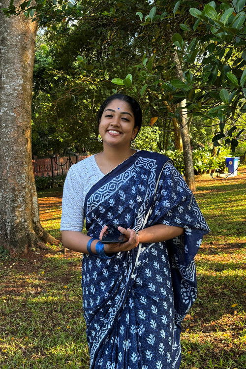 Thapasya Ashok as Ray Girl