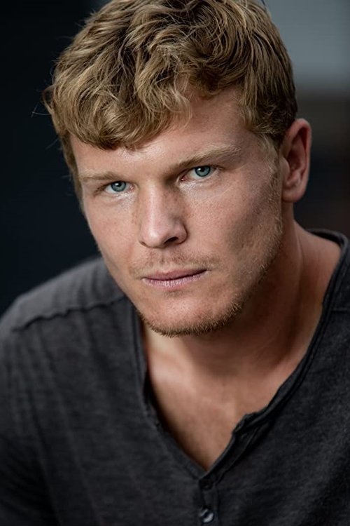 Jordan Cox as Beau Hayes