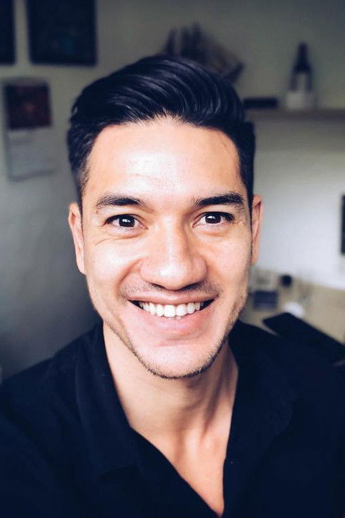 Andrew White as Taura