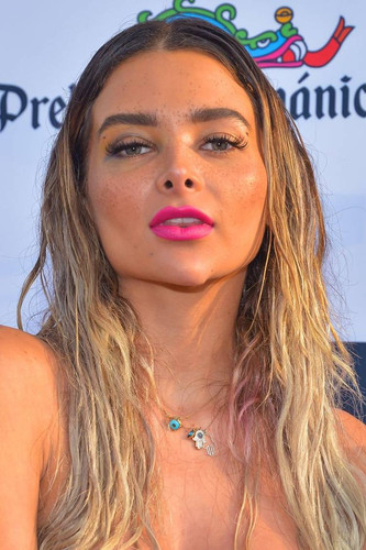 Nicole Mayer as Andrea