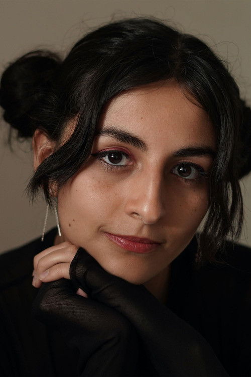 Sofía García Galán as Ribbon Seller