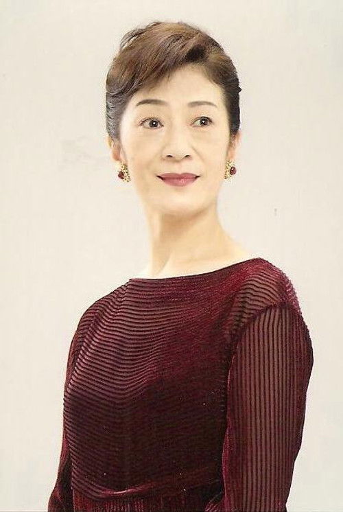 Kazuyo Mita as Kazama Shige (Aunt of Shinji)