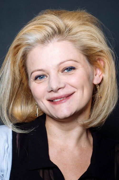 Ofelia Popii as Elena Buciuman