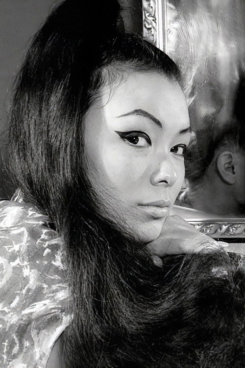 Seyna Seyn as La réceptionniste