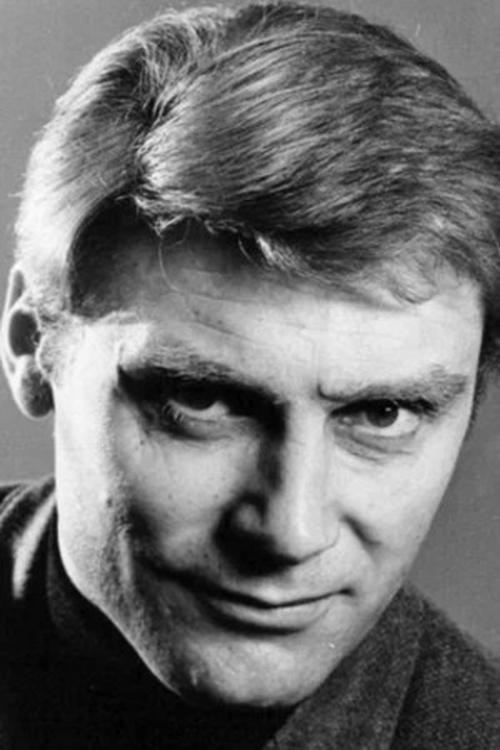 Stelio Candelli as Carranza