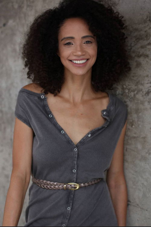 Bruna Brito as Darlene