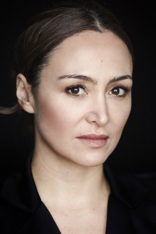 Funda Rosenland as Patricia Kaya