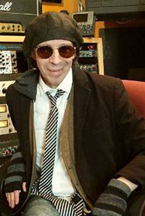 Joel Diamond as Neil Silver