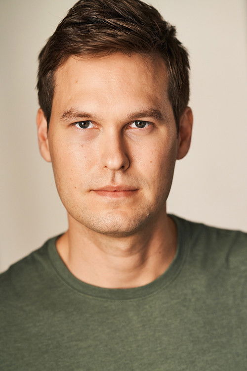 Bryce McBratnie as Steve Smiley