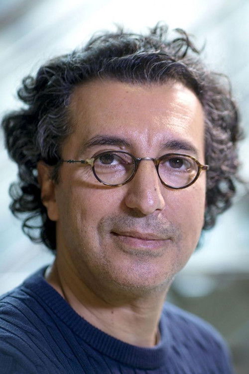 Nadir Moknèche as Le patron de La Fleur du jour