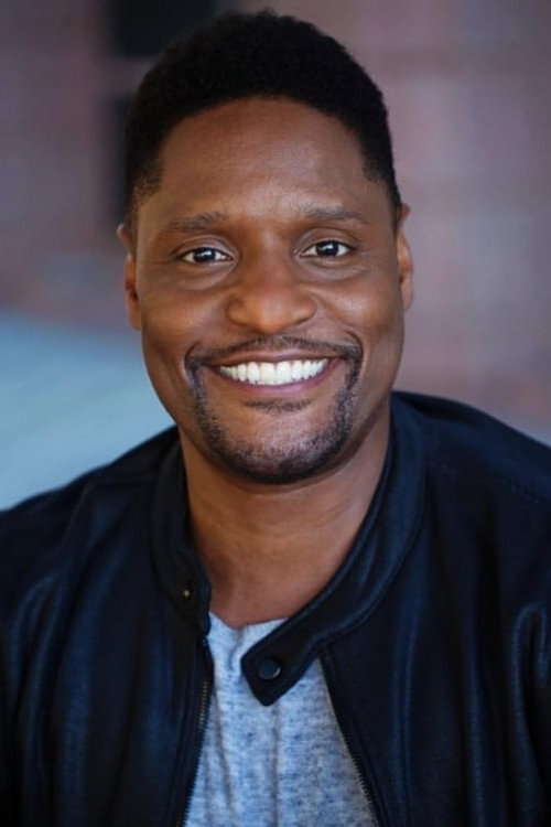 Quincy Bonds as Mr. Short