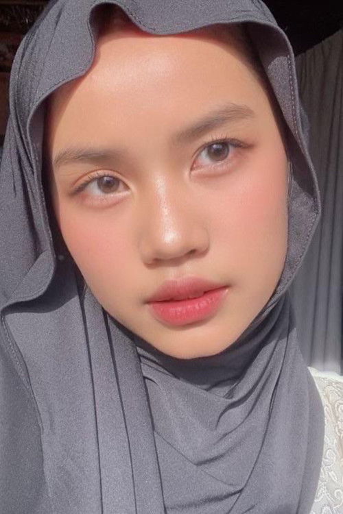 Aya Seontiani as Lana