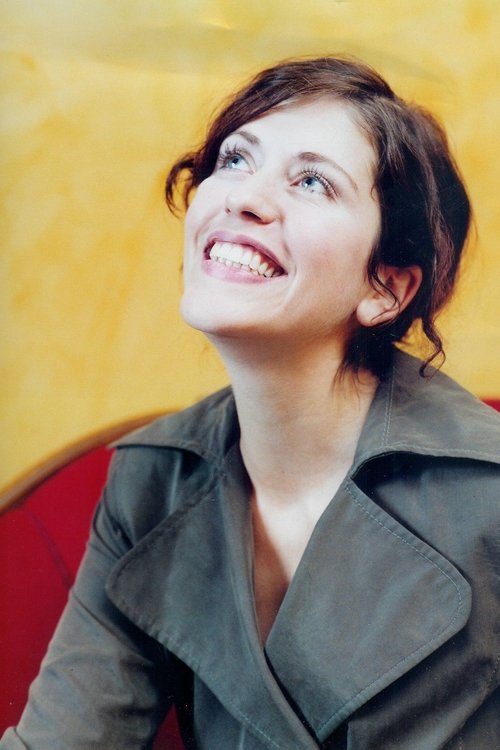 Maggie Peren as Amelie