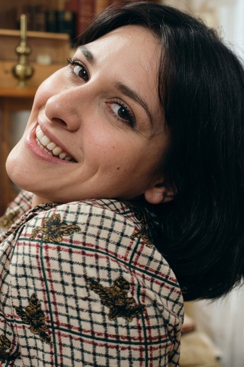 Ana Maria Dias as Verônica