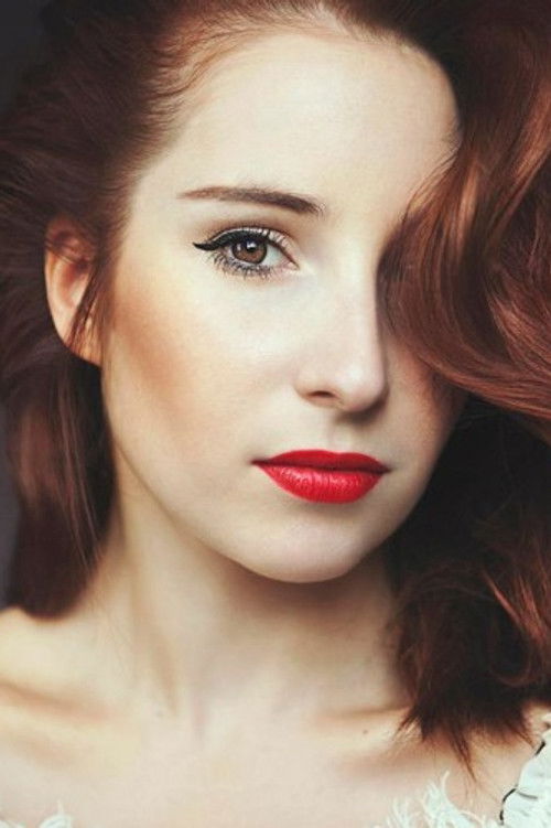 Eugénie Alquezar as Betty