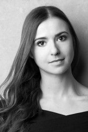 Isabelle Brouwers as Army