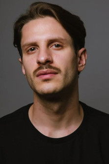 Alfonso Cancellarich as Julio