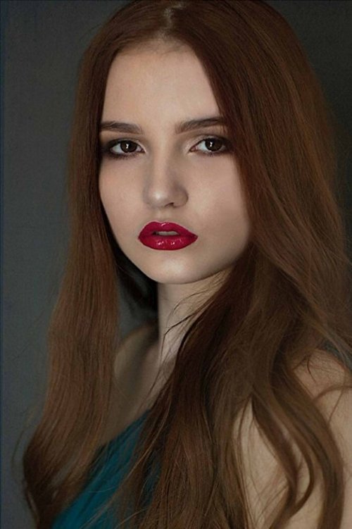 Hunter Alexes Parker as Mia