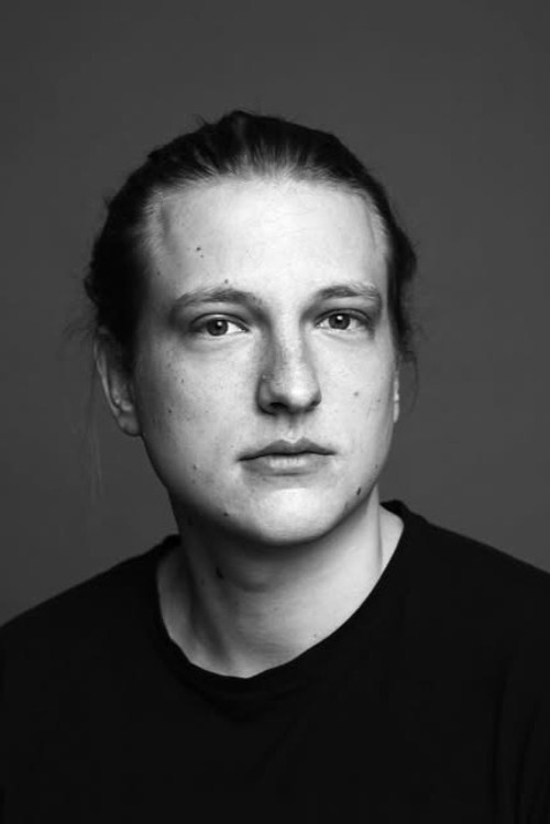 Jacob Mott Ellegaard as Karsten