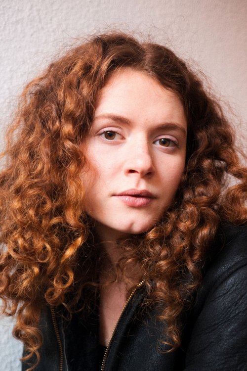 Nadja Sabersky as Zoe