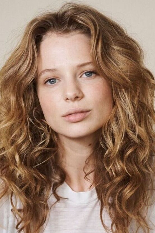 Allison Lanier as Bella