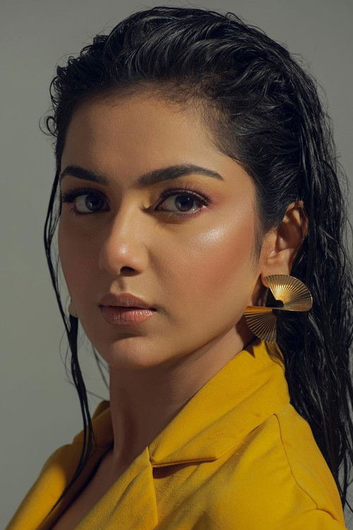 Syeda Tuba Anwar as Farhat