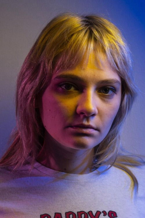 Clementine Creevy as Samantha