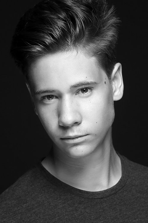 Guillermo Estrella as Mateo