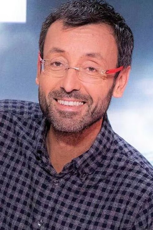 Olivier Ménard as Présentateur de "L'équipe du soir"