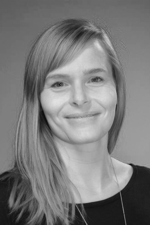 Kjærsti Odden Skjeldal as Agnes