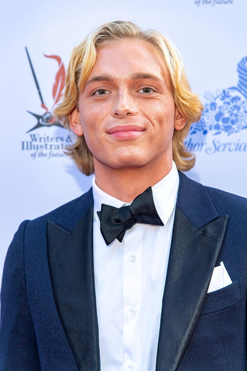 Isaac Levi Anthony as Isaac