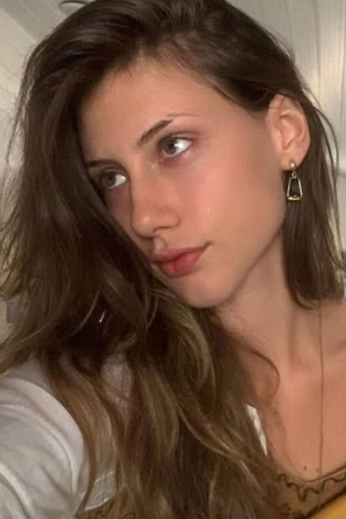 Drya Elanor as Liza Fontaine