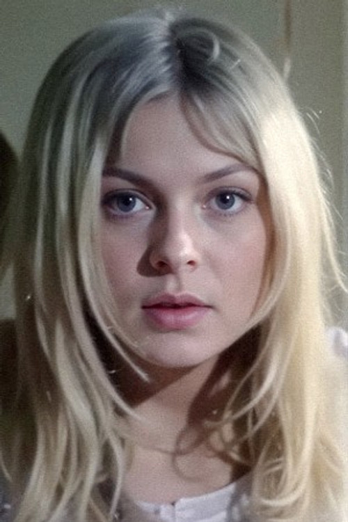 Anna Gladysek as Aline